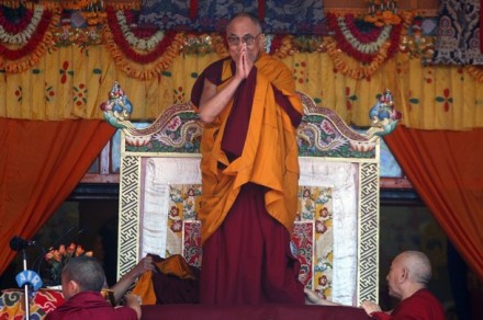 His Holiness the Dalai Lama greets the gathering before delivering Buddhist teachings in Tawang in the northeastern Indian state of Arunchal Pradesh, on 9 November 2009. (REUTERS/Adnan Abidi)