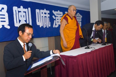 Chin Jin (left) of the Federation for a Democratic China introduces His Holiness the Dalai Lama in Sydney on Wednesday, 2 December 2009/ Photos by Rusty Williams.
