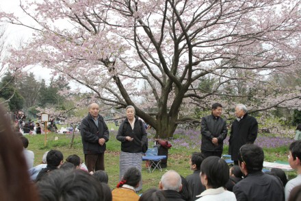 From right: Kalon Tempa Tsering, Representative Lhakpa Tshoko and Kasur Jetsun Pema participating in the Japanese Flower Festival in Tokyo