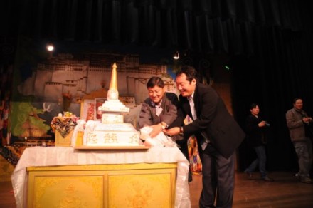 The cutting of the cake by Representative Sonam Dagpo (L), Mr Jigme Dorjee (R) and guest speaker, Honorable Peter Slipper, MP (not seen in the picture). 