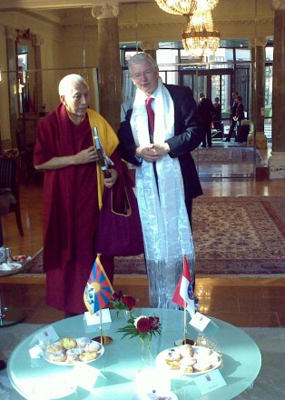 Kalon Tripa Samdhong Rinpoche (L) with Hesse State, Germany Minister