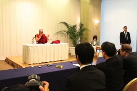His Holiness the Dalai Lama meeting with the press in Hiroshima, Japan, on 15 November 2010.