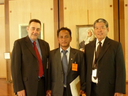 From left: Mr Paul Brauke, President of Australia Tibet Council, Mr Tenzin Norbu, head of the CTA's