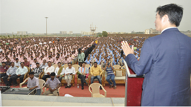 Sikyong Dr. Lobsang Sangay speaking to over 25,000 students in Kalinga Institute of Social Sciences based in Bhubaneshwar, 5 April 2015.